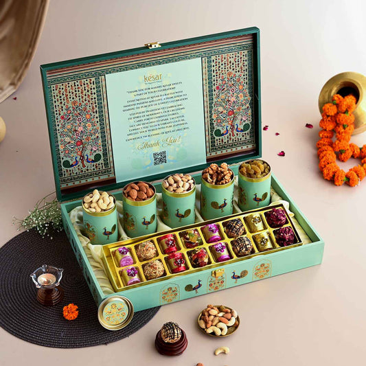 Royal Coral and Jade Noor Gift Box