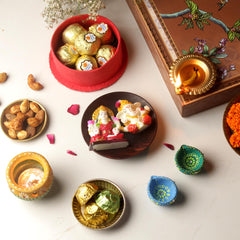 The ultimate Pataka Gift Box with Sweets and Dryfruit